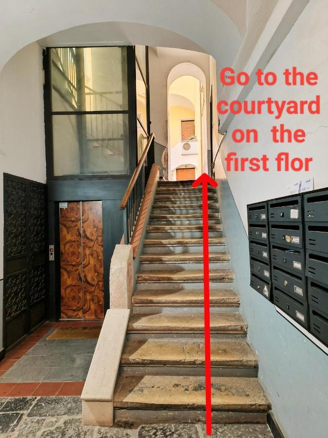In Urbs Apartment Salerno Exterior photo